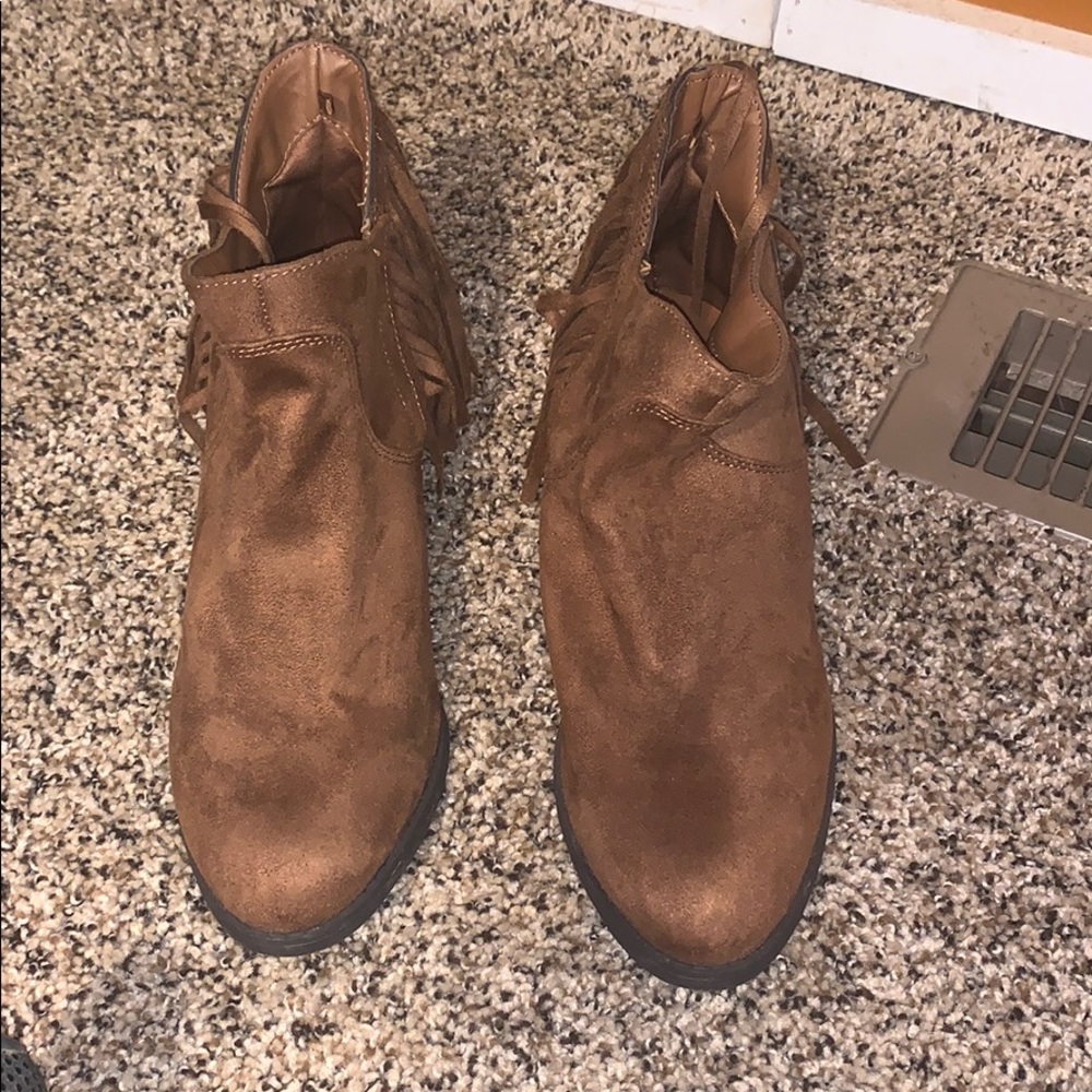 Low Cut Women’s Boots